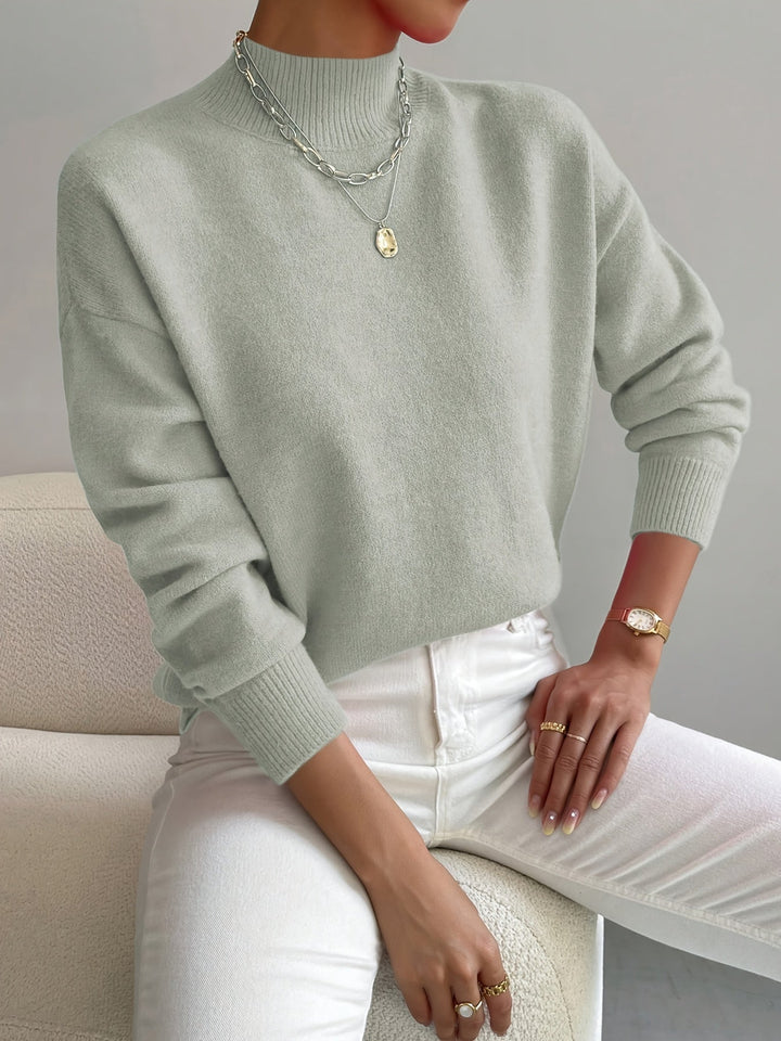Maglione donna caldo e morbido con collo alto, un pullover essenziale per l'inverno. Versatile ed elegante.