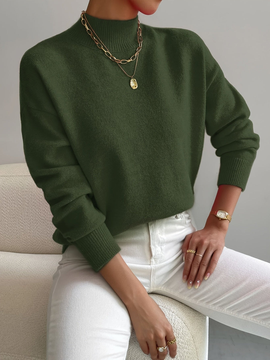 Maglione collo alto donna, caldo e avvolgente. Pullover morbido, ideale per giornate fredde in stile.