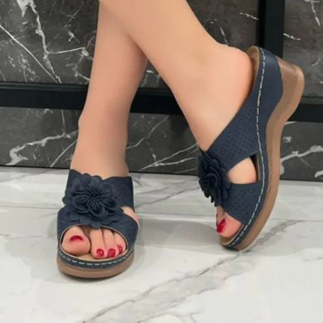 Sandali con zeppa donna floreali, regolabili per comfort estivo.