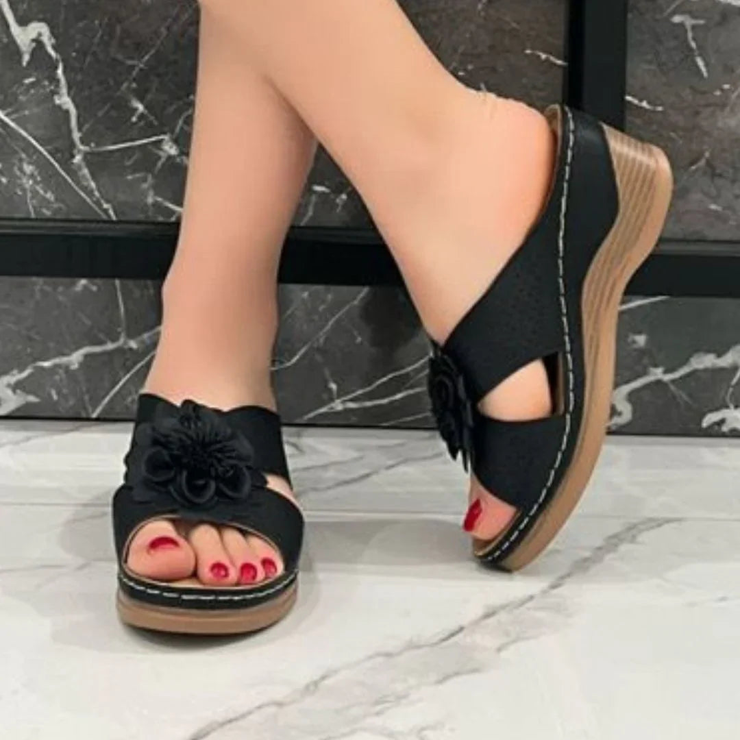 Zeppe estive donna floreali, regolabili per un comfort ineguagliabile.