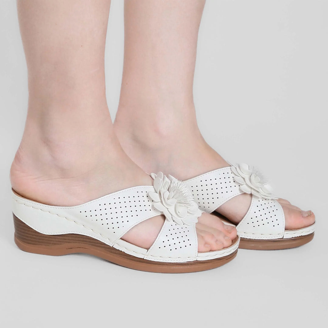Calzature casual primavera-estate: sandali zeppa donna floreali.