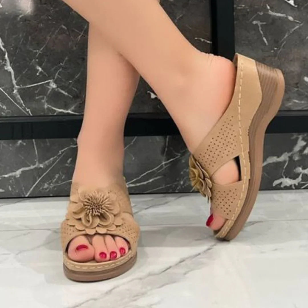 Zeppe floreali donna, comfort regolabile per lunghe passeggiate estive.