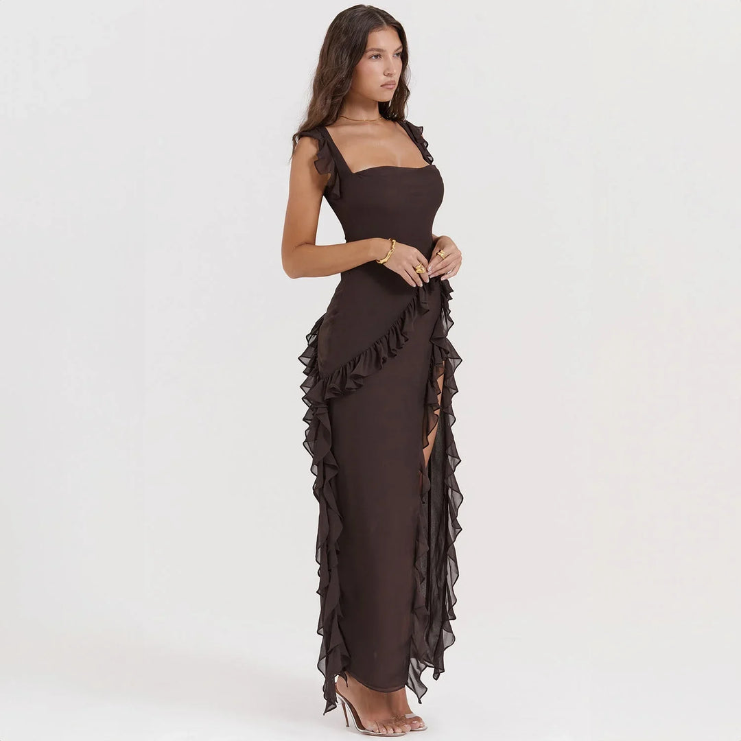 Abito da sera donna dal design intramontabile, con volant, spacco e scollo quadrato elegante.