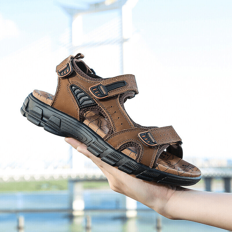 Sandali sportivi unisex con chiusura a velcro, perfetti per passeggiate e attività all'aperto estive.