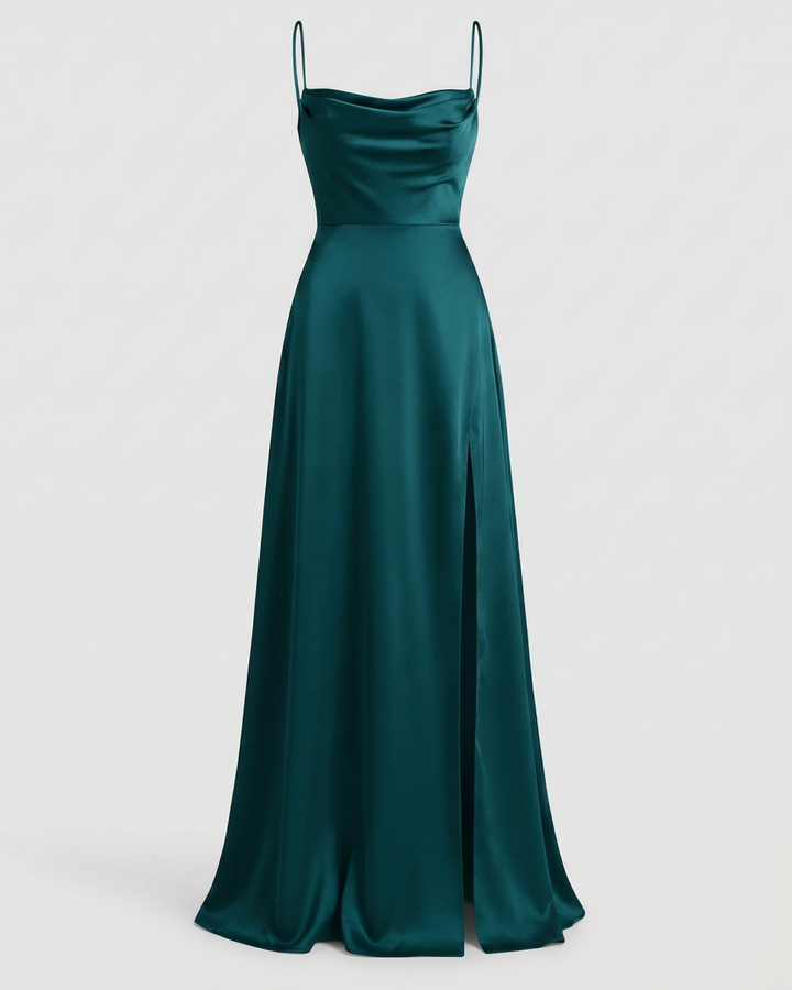 Abito maxi donna fluido con spacco, tessuto leggero che conferisce un movimento elegante e chic.