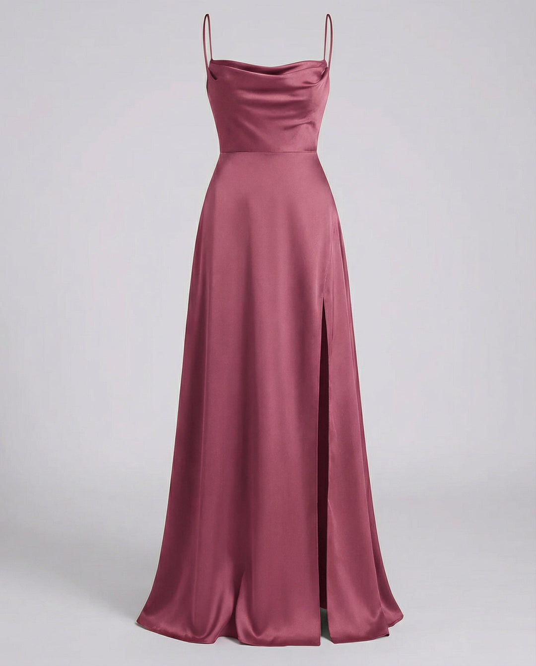 Abito donna maxi fluido, chic e con spacco, per un'eleganza senza tempo e un movimento armonioso.