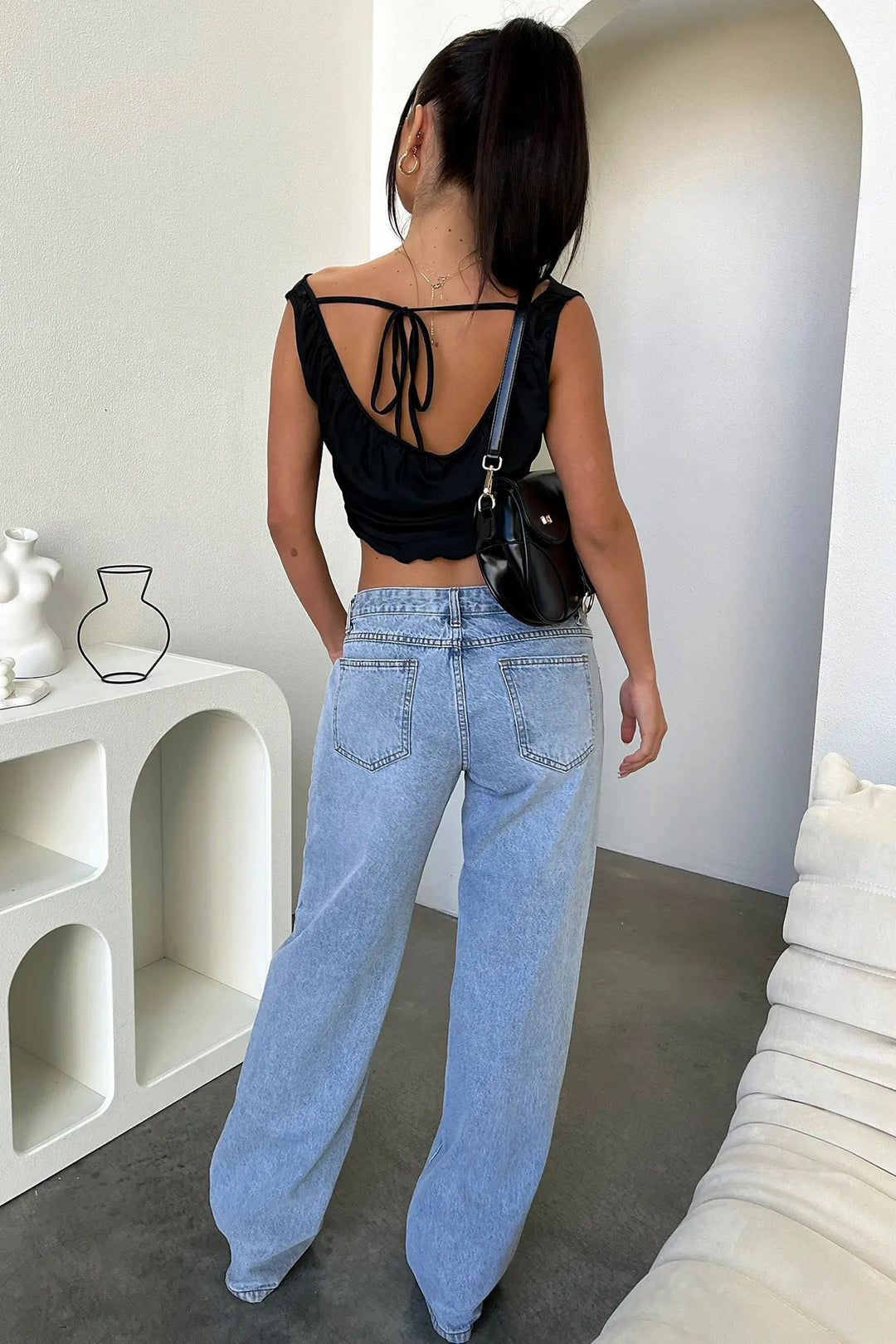 Jeans donna a gamba larga, vestibilità comoda. Jeans dritti blu chiaro per stile casual e comfort quotidiano.