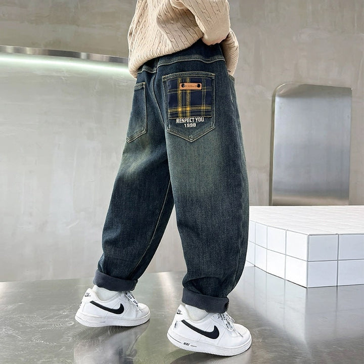 Jeans baggy uomo dalla vestibilità larga e morbida, perfetti per un look moderno e giovanile. Abbigliamento versatile.