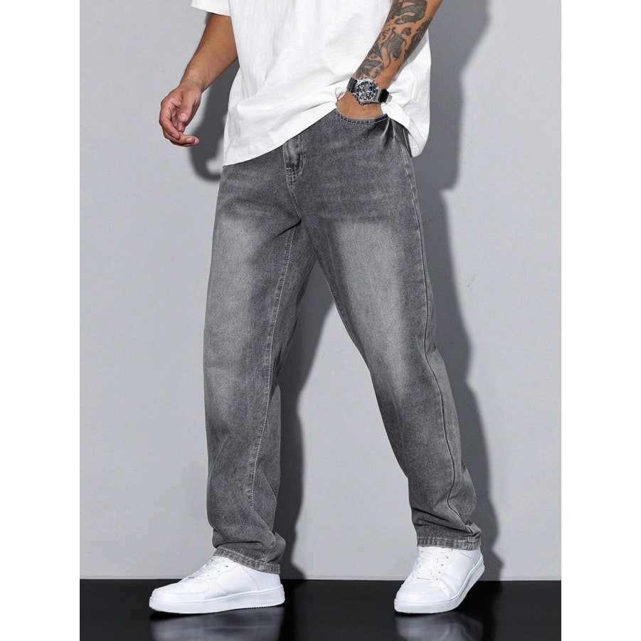 Jeans baggy uomo gamba dritta, stile streetwear casual. Denim rilassato per massimo comfort e moda.