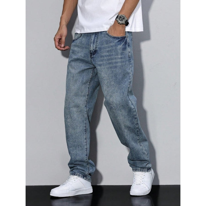 Jeans gamba dritta uomo, design rilassato per comfort ottimale e stile moderno.
