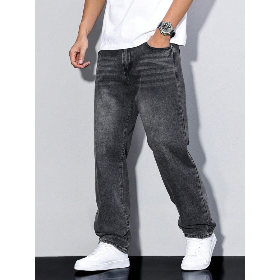 Uomo: jeans rilassati, ideali per lo stile streetwear e un comfort che dura tutto il giorno.
