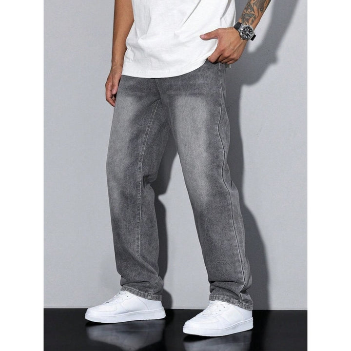 Jeans gamba dritta uomo, fit rilassato per street style autentico e alla moda.