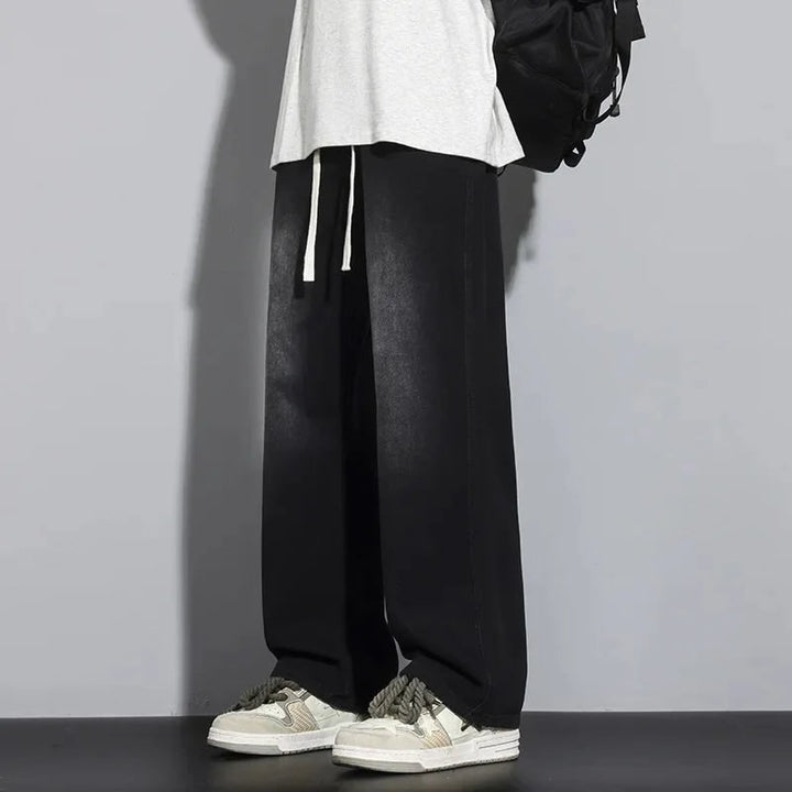 Jeans larghi da uomo a gamba dritta, vita regolabile. Stile casual per outfit quotidiani e streetwear.