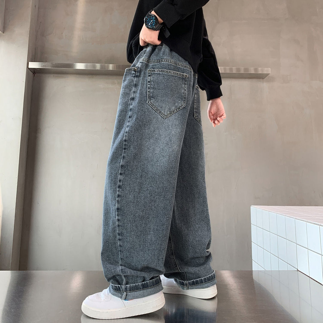 Jeans uomo streetwear oversize con lavaggio sbiadito, perfetti per la tendenza moda uomo.