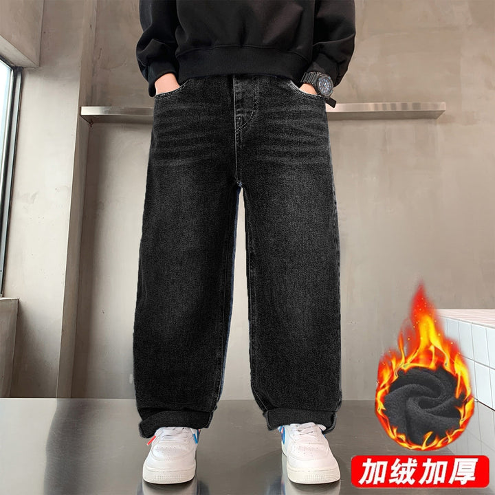 Jeans uomo oversize lavaggio faded, perfetti come pantaloni larghi per un look casual urban.