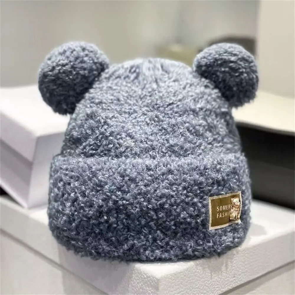 Berretto da uomo invernale in sherpa con orecchie orso. Un regalo caldo e originale per il freddo.