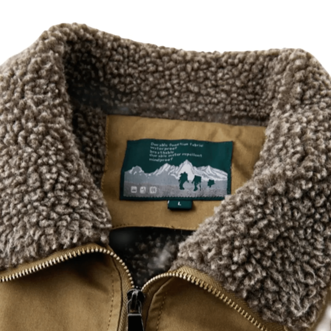 Giacca bomber uomo avio, vista posteriore. Design moderno e calore assicurato per l'inverno. Stile aviator.