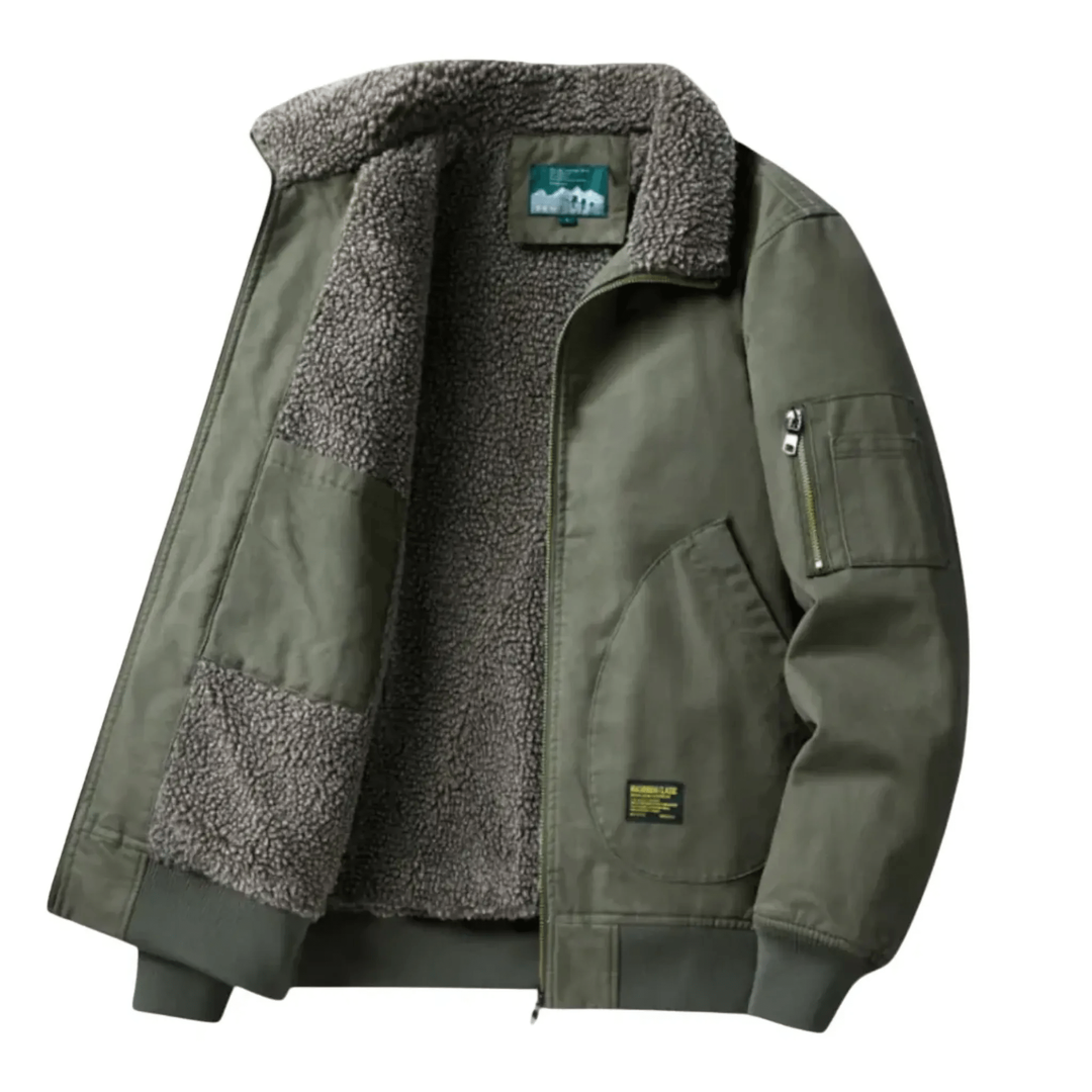 Texture del tessuto giacca bomber uomo avio. Capo caldo e avvolgente, ideale per outerwear maschile e comfort invernale.