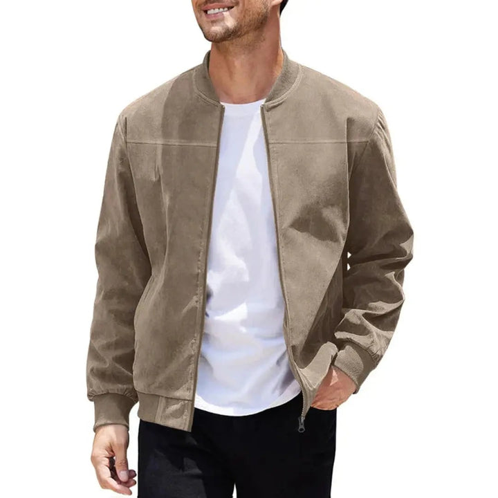 Giacca bomber uomo nero slim fit, stile aviatore. Colletto a costine, ideale per outfit di moda maschile primavera.