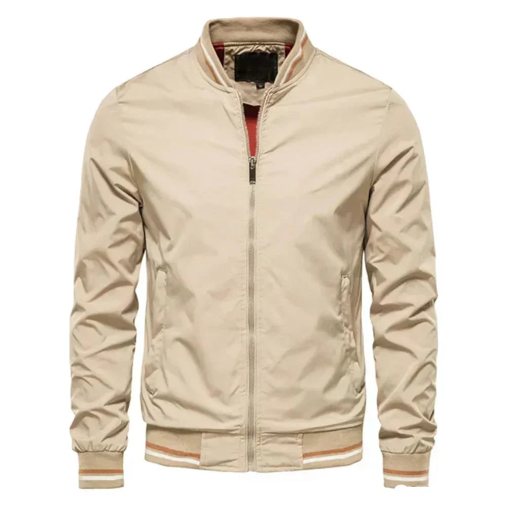 Elegante bomber da uomo leggero. Giacca primaverile/estiva, look moderno e versatile per un abbigliamento maschile.