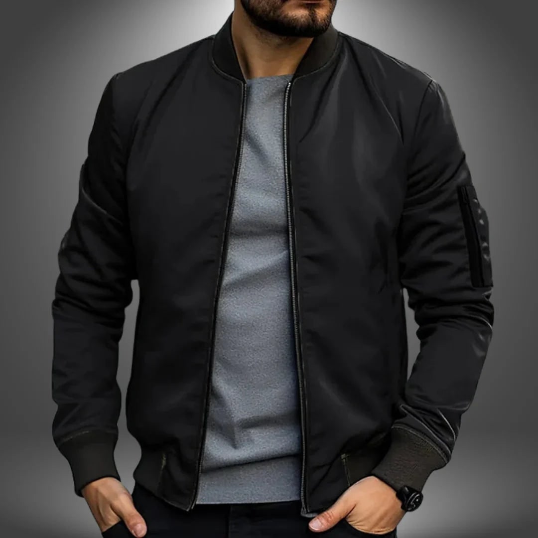 Bomber da uomo leggero con tasca sulla manica, stile streetwear e antivento.