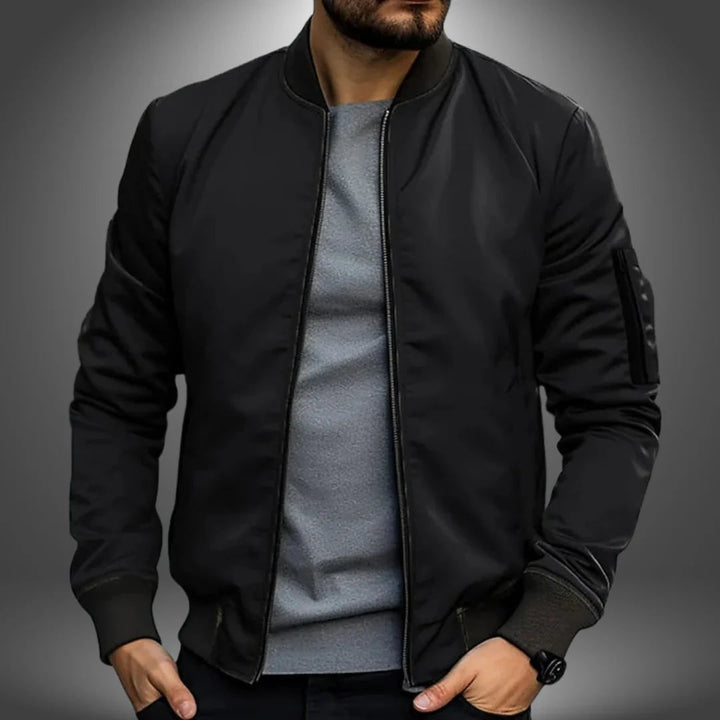 Bomber da uomo leggero con tasca sulla manica, stile streetwear e antivento.