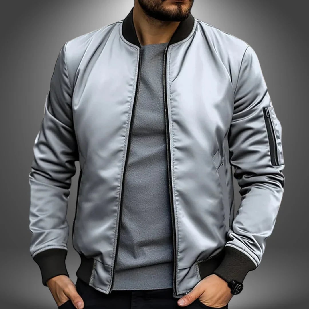 Giacca bomber uomo leggera e antivento, fit slim, look trendy per streetwear e casual.