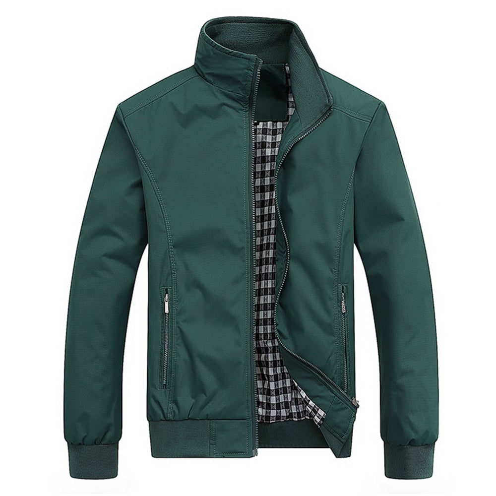 Elegante giacca da uomo stile bomber con fodera a quadri. Capo leggero per un look casual-chic primaverile.