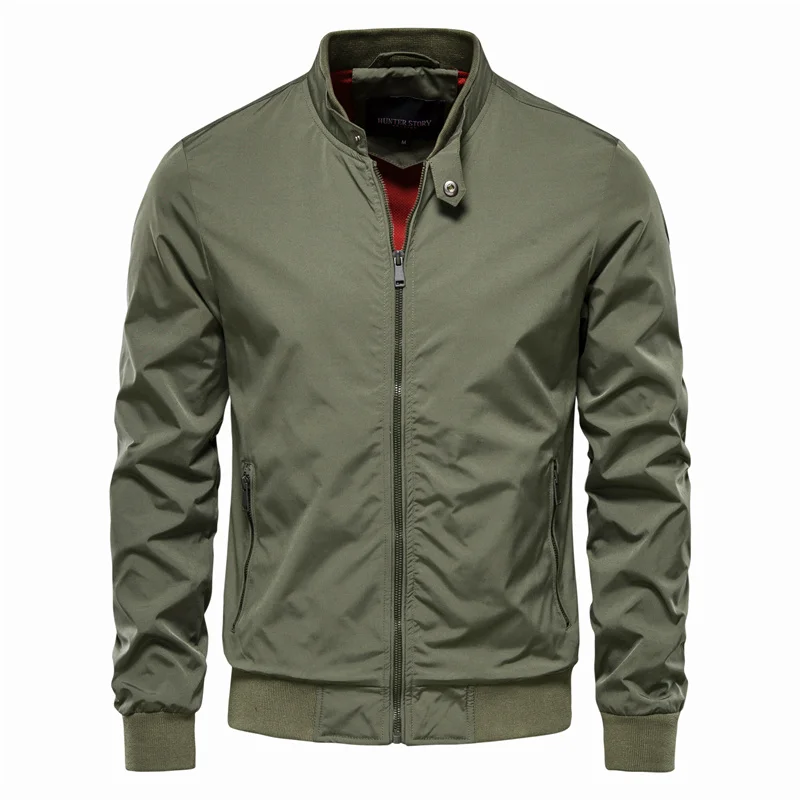 Bomber uomo leggero, ideale come outerwear casual-elegante. Giacca aviatore con zip, perfetta per il tuo stile.