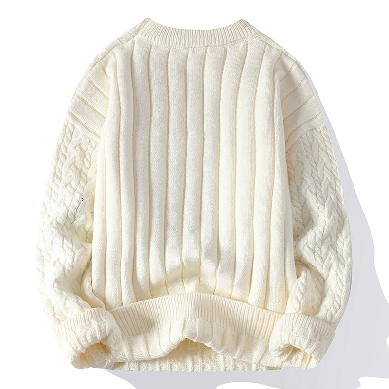 Maglione pullover uomo in calda maglieria a treccia grossa, comodo ed elegante per un look invernale.