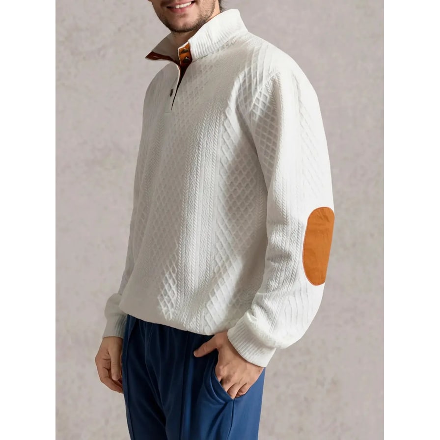 Maglione da uomo autunnale a treccia con bottoni frontali e gomitiere a contrasto.