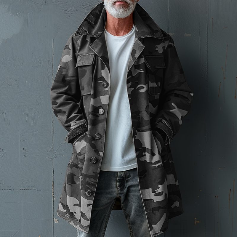 Trench uomo mimetico elegante casual, stile militare con ampie tasche cargo, per la moda autunno-inverno.