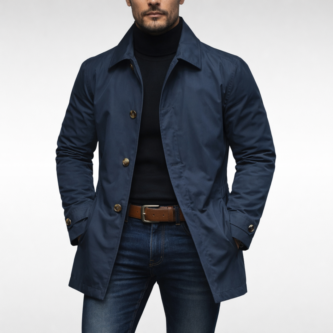 Soprabito uomo strutturato, monopetto, per abbigliamento formale e moda maschile chic.