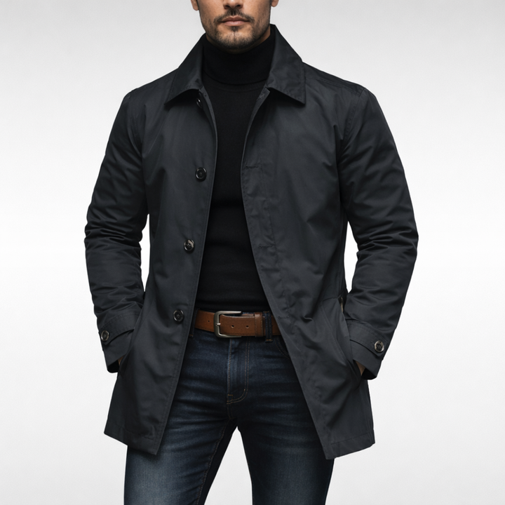 Cappotto invernale uomo, monopetto, vestibilità elegante, ideale per outwear raffinato.