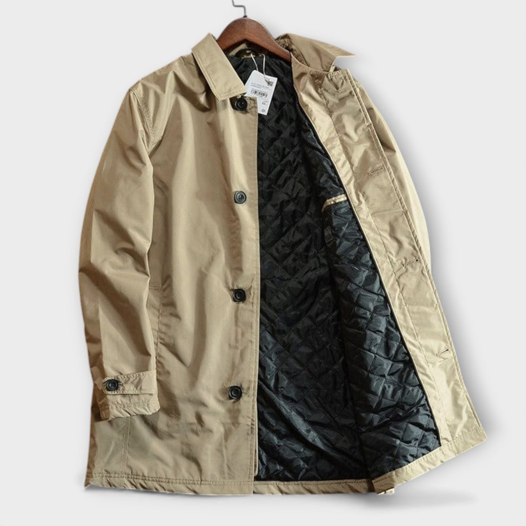 Dettaglio: cappotto uomo elegante, monopetto, con tessitura strutturata per un look sofisticato.