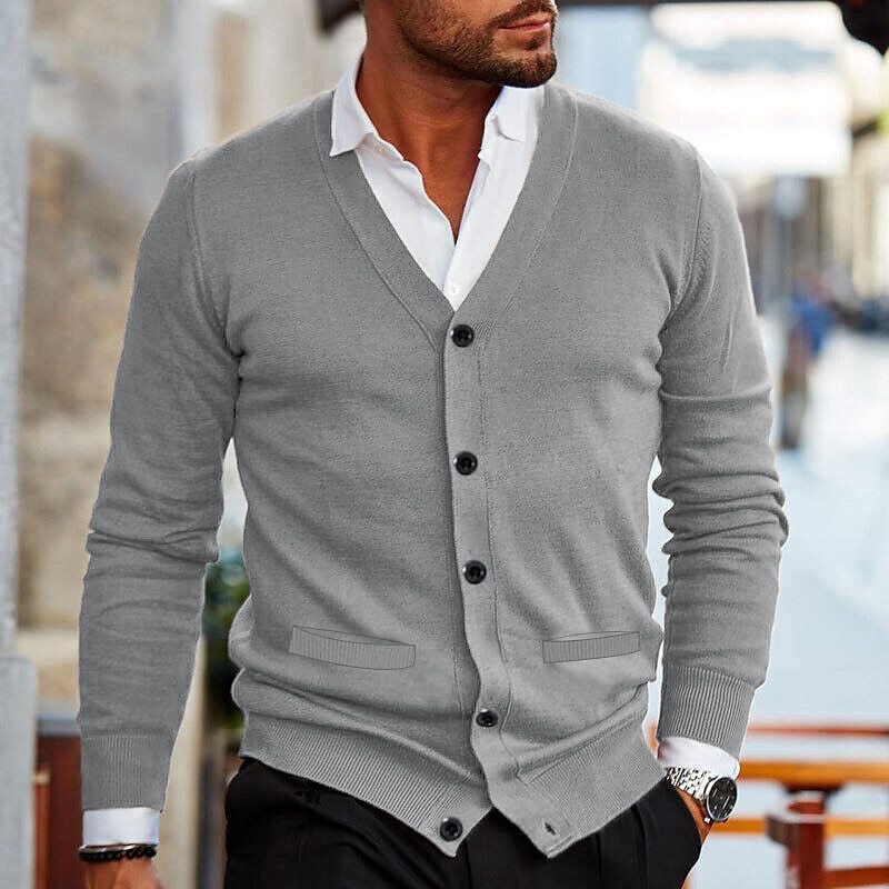 Pullover da uomo con bottoni e scollo a V, vestibilità comoda e design moderno per l'inverno.