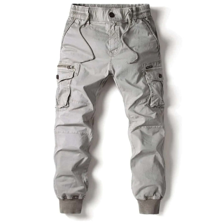 Pantaloni cargo jogger neri per uomo, tessuto morbido, tasche multiple per un look versatile moderno.