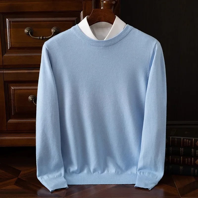 Maglione uomo girocollo morbido e liscio. Stile versatile, elegante o casual per l'abbigliamento uomo.