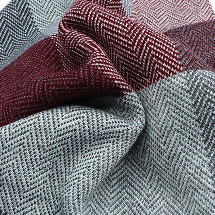 Versatile set uomo sciarpa e cappello in lana e cashmere, adatto a ogni outfit invernale.