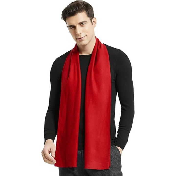 Accessori uomo: sciarpa e cappello in cashmere e lana, ideali per affrontare il freddo invernale.