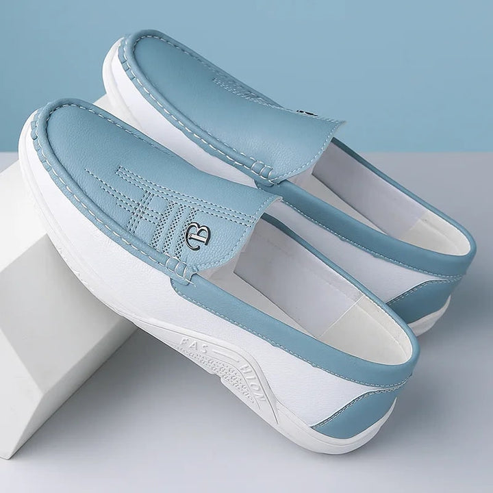 Eleganti mocassini slip-on da uomo per comfort casual, ideali per la moda maschile primavera/estate.