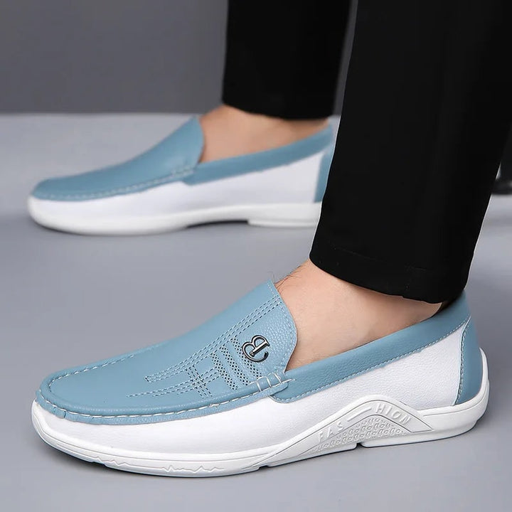 Scarpe mocassini uomo casual con distintive cuciture a contrasto, versatili per ogni stagione.