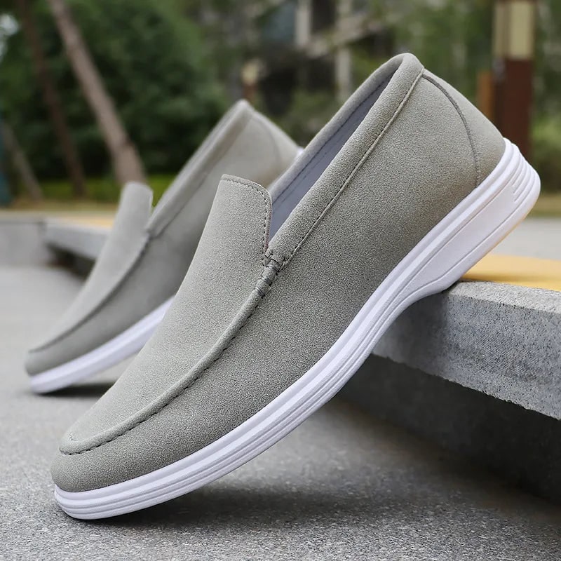 Scarpe mocassini uomo slip-on, facili da indossare. Ideali per primavera/autunno, donano eleganza e comfort.