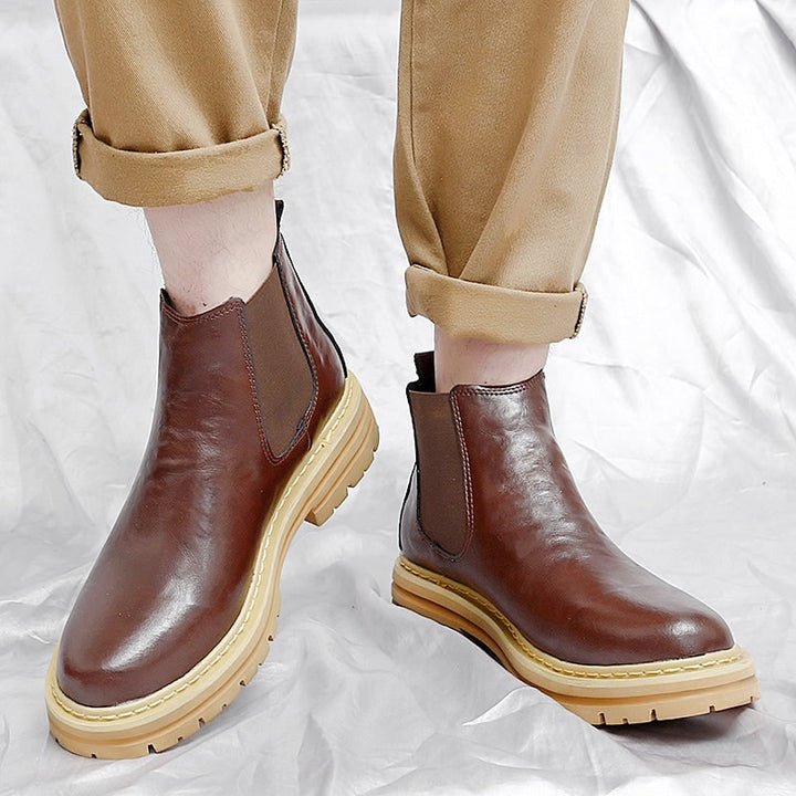 Stivaletti Chelsea uomo comodi, neri, con platform. Ideali per un look casual o elegante, facili da indossare slip-on.