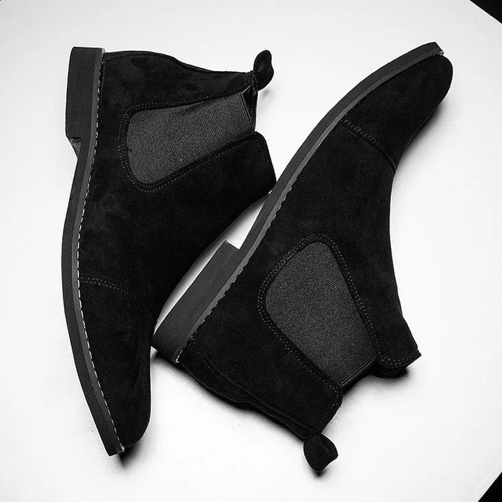 Stivali Chelsea uomo: combinazione perfetta di comodità e stile classico. Scarpe eleganti e casual slip-on.