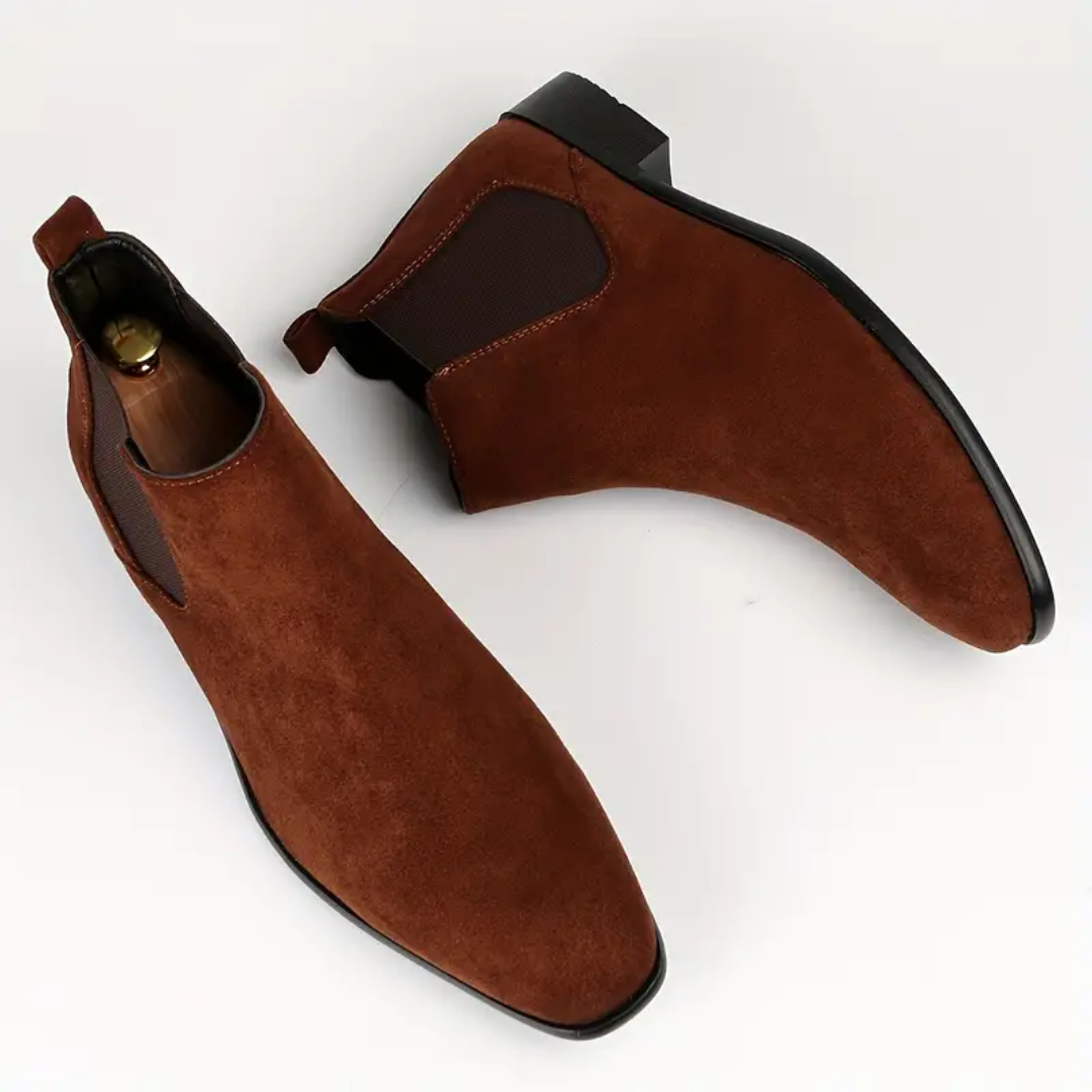 Stivali Chelsea uomo neri alla caviglia, perfetti per passeggio, ufficio e serate eleganti.