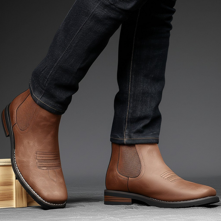 Moda maschile: stivali Chelsea western da uomo con punta quadrata distintiva. Stivaletti eleganti casual.