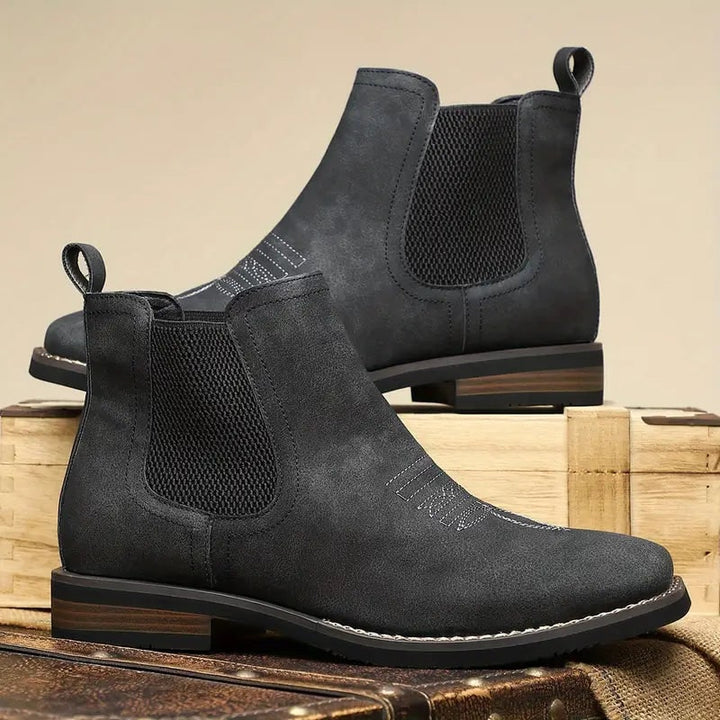 Stivali uomo casual eleganti: modello Chelsea slip-on con punta quadrata e stile western. Comodi e alla moda.