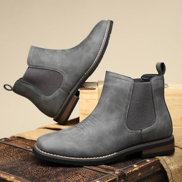 Stivaletti uomo western slip-on, modello Chelsea con punta quadrata. Ideali per un look deciso e alla moda.
