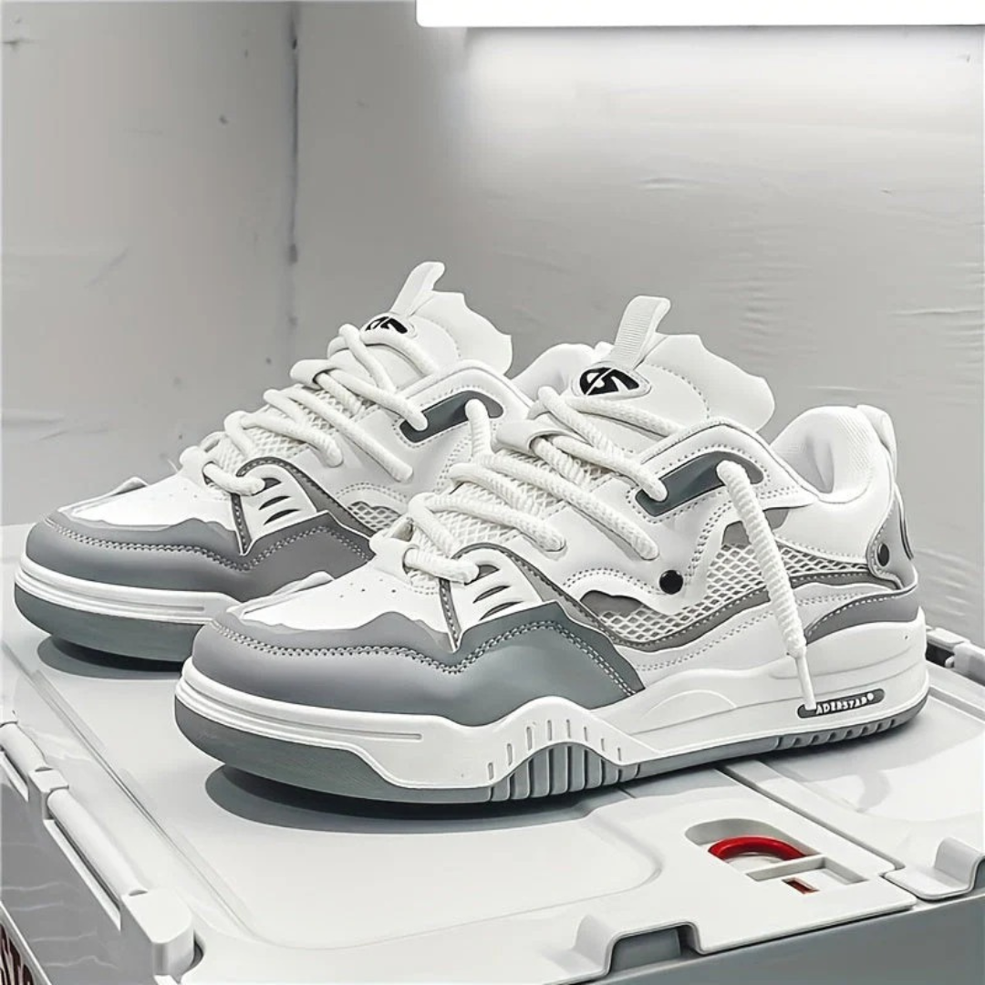 Scarpe casual uomo chunky, design low-top con lacci spessi. Ideali per il comfort quotidiano.